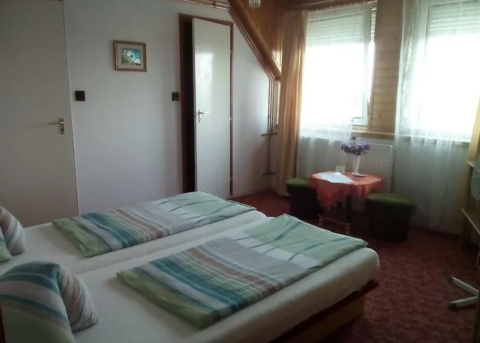 Πανσιόν Kata Vendeghaz 3*